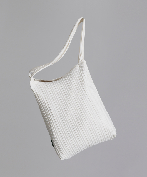 GREEN STUFF(グリーンスタッフ)の「boxy bag 53 - random pleats black(エコバッグ/サブバッグ・レディース・その他・FREE)」の9枚目の写真