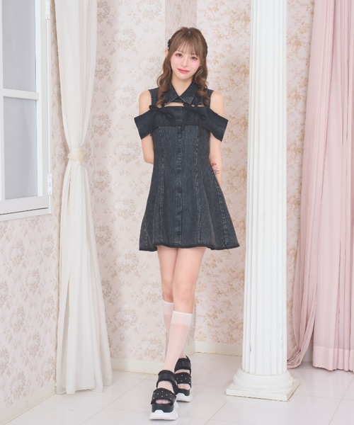 LAFARY(ラファリー)の「デコルテ開きフレアワンピース(ワンピース・レディース・ブラック/ブラウン/ホワイト・FREE)」の6枚目の写真