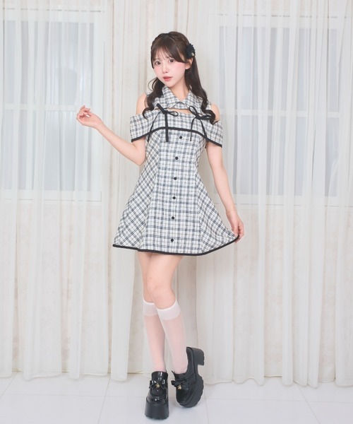 LAFARY(ラファリー)の「デコルテ開きフレアワンピース(ワンピース・レディース・ブラック/ブラウン/ホワイト・FREE)」の11枚目の写真