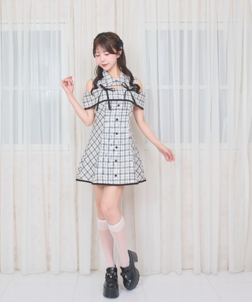 LAFARY(ラファリー)の「デコルテ開きフレアワンピース(ワンピース・レディース・ブラック/ブラウン/ホワイト・FREE)」の14枚目の写真