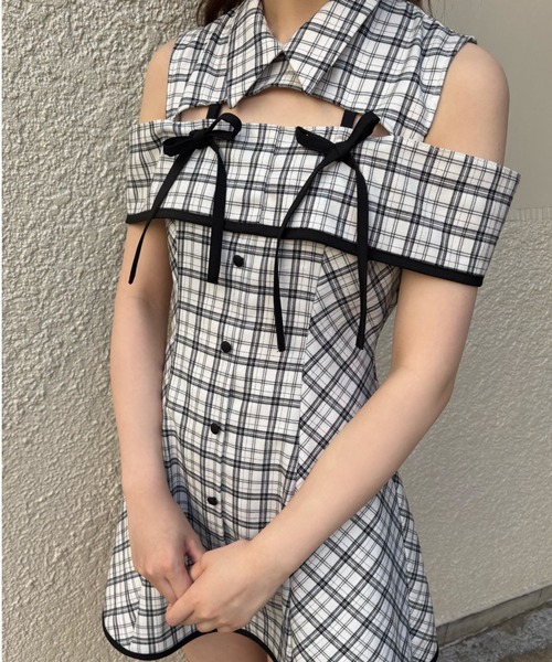 LAFARY(ラファリー)の「デコルテ開きフレアワンピース(ワンピース・レディース・ブラック/ブラウン/ホワイト・FREE)」の16枚目の写真