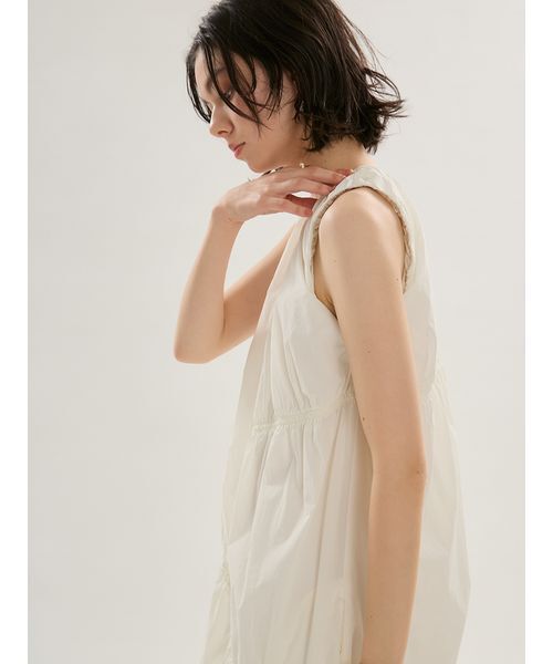 emmi(エミ)の「エアリーギャザーワンピース(ワンピース・レディース・ブラック/オフホワイト/ブルー・0/1)」の8枚目の写真
