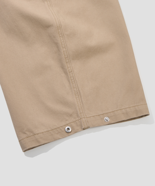 AGOD（エージーオーディー）の「スナップボタンカーブパンツ [ベージュ]（その他パンツ・レディース・その他・SMALL/MEDIUM/LARGE/X-LARGE）」の2枚目の写真