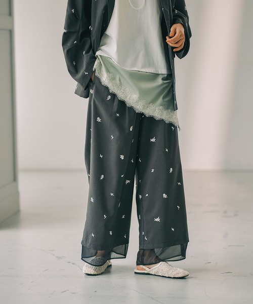 LEPSIM(レプシィム)の「《オフィスライン》刺繍ワイドパンツ 638384(その他パンツ・レディース・チャコールグレー/ライトベージュ・FREE)」の4枚目の写真