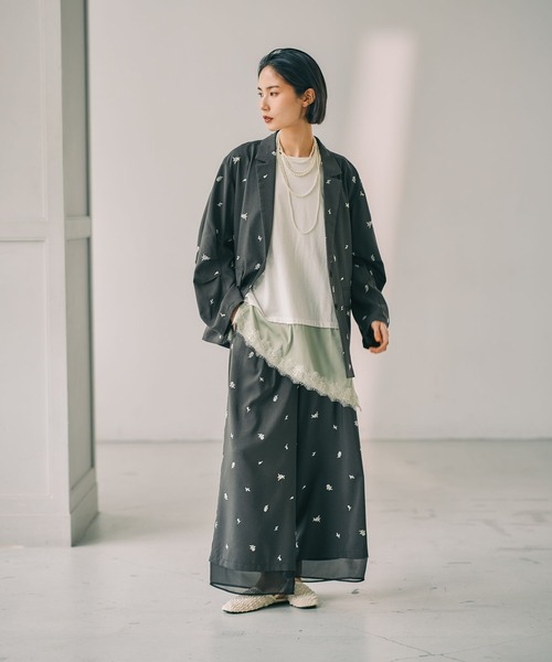 LEPSIM(レプシィム)の「《オフィスライン》刺繍ワイドパンツ 638384(その他パンツ・レディース・チャコールグレー/ライトベージュ・FREE)」の6枚目の写真
