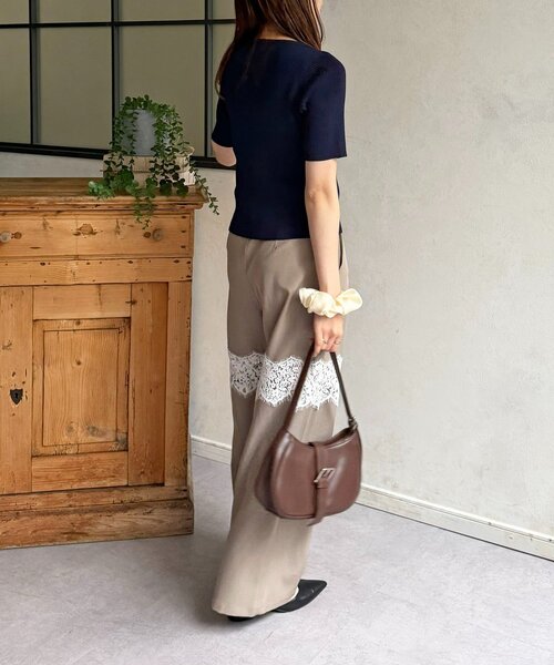 Thevon（ゼボン）の「バイカラーアシメネック半袖ニット（ニット/セーター・レディース・アイボリー/イエロー/ネイビー・S/M）」の4枚目の写真