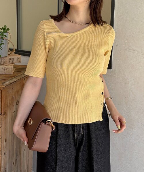 Thevon（ゼボン）の「バイカラーアシメネック半袖ニット（ニット/セーター・レディース・アイボリー/イエロー/ネイビー・S/M）」の5枚目の写真