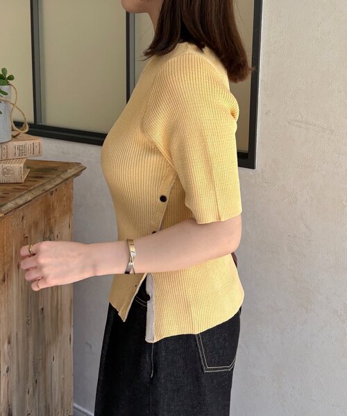 Thevon（ゼボン）の「バイカラーアシメネック半袖ニット（ニット/セーター・レディース・アイボリー/イエロー/ネイビー・S/M）」の6枚目の写真