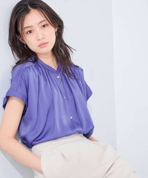 a.v.v（アーヴェヴェ）の「【接触冷感 UVカット】サテンギャザーブラウス【吸水速乾 イージーケア】（シャツ/ブラウス）」