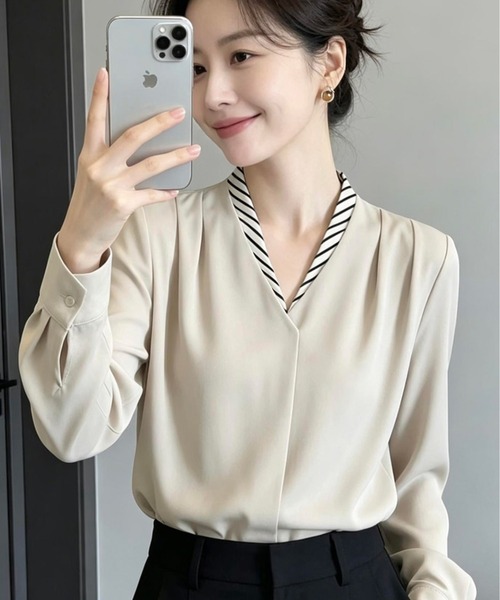 AsheKsha(アシクシャ)の「クラシックなストライプ切り替えVネックフェイクレイヤードシャツ(シャツ/ブラウス・レディース・ホワイト/ベージュ/ブラック・M)」の20枚目の写真