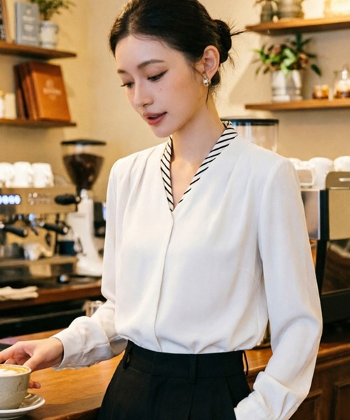 AsheKsha(アシクシャ)の「クラシックなストライプ切り替えVネックフェイクレイヤードシャツ(シャツ/ブラウス・レディース・ホワイト/ベージュ/ブラック・M)」の8枚目の写真