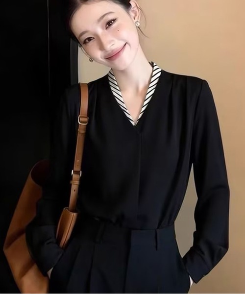 AsheKsha(アシクシャ)の「クラシックなストライプ切り替えVネックフェイクレイヤードシャツ(シャツ/ブラウス・レディース・ホワイト/ベージュ/ブラック・M)」の11枚目の写真