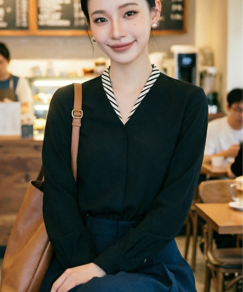 AsheKsha(アシクシャ)の「クラシックなストライプ切り替えVネックフェイクレイヤードシャツ(シャツ/ブラウス・レディース・ホワイト/ベージュ/ブラック・M)」の12枚目の写真