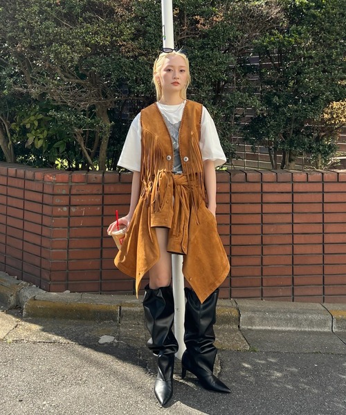 Ameri(アメリ)の「WESTERN FRINGE SYNTHETIC SUEDE VEST(ベスト・レディース・パープル/ブラウン・FREE)」の8枚目の写真