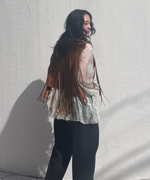 Ameri(アメリ)の「WESTERN FRINGE SYNTHETIC SUEDE VEST(ベスト・レディース・パープル/ブラウン・FREE)」の4枚目の写真