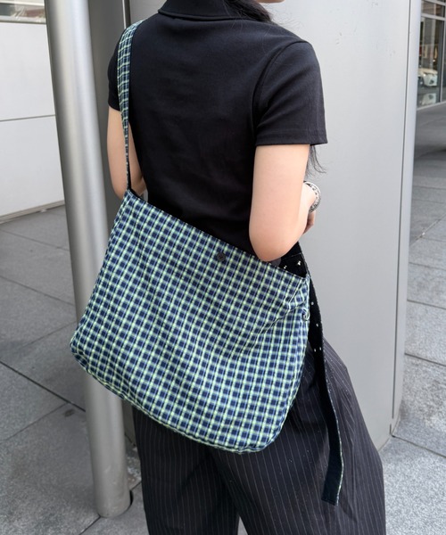 sedacle（セダクル）の「2wayリバーシブルアソート柄バッグ（ショルダーバッグ・レディース・ネイビー/ベージュ系/チェック・FREE）」の3枚目の写真