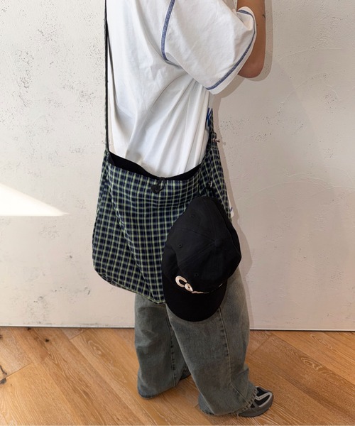 sedacle（セダクル）の「2wayリバーシブルアソート柄バッグ（ショルダーバッグ・レディース・ネイビー/ベージュ系/チェック・FREE）」の10枚目の写真