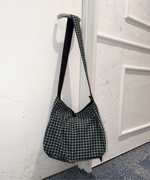 sedacle（セダクル）の「2wayリバーシブルアソート柄バッグ（ショルダーバッグ・レディース・ネイビー/ベージュ系/チェック・FREE）」の7枚目の写真