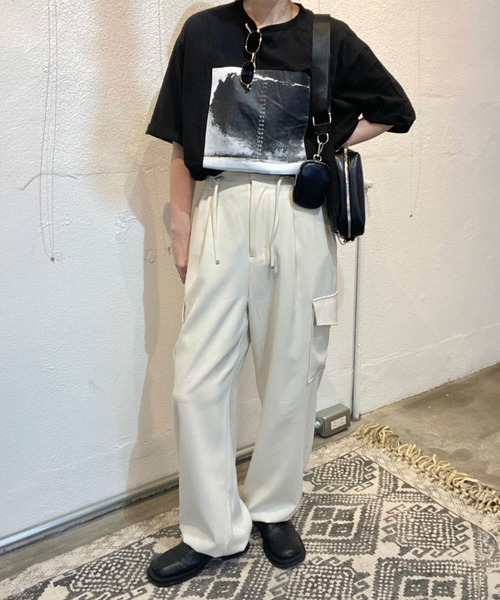 ISOOK(アイスー)の「モノクロフォトプリントT(kiharu) / グラフィック 半袖 オーバーサイズ ビックシルエット メンズライク モード モノトーン(Tシャツ/カットソー・レディース・ホワイト/ブラック・FREE)」の10枚目の写真