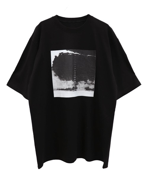 ISOOK(アイスー)の「モノクロフォトプリントT(kiharu) / グラフィック 半袖 オーバーサイズ ビックシルエット メンズライク モード モノトーン(Tシャツ/カットソー・レディース・ホワイト/ブラック・FREE)」の6枚目の写真