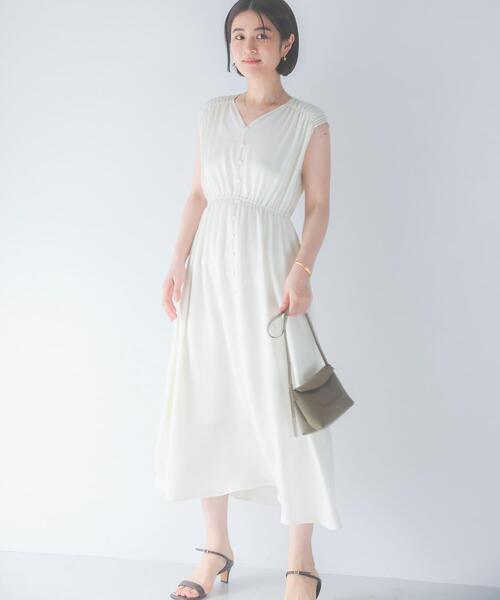 URBAN RESEARCH ROSSO WOMEN（アーバンリサーチ　ロッソ）の「楊柳サテンウエストマークワンピース（ワンピース・レディース・オフホワイト/ネイビー/ブラウン・FREE）」の17枚目の写真
