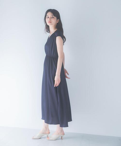 URBAN RESEARCH ROSSO WOMEN（アーバンリサーチ　ロッソ）の「楊柳サテンウエストマークワンピース（ワンピース・レディース・オフホワイト/ネイビー/ブラウン・FREE）」の5枚目の写真