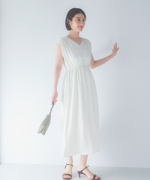 URBAN RESEARCH ROSSO WOMEN(アーバンリサーチ ロッソ)の「楊柳サテンウエストマークワンピース(ワンピース・レディース・オフホワイト/ネイビー/ブラウン・FREE)」の2枚目の写真