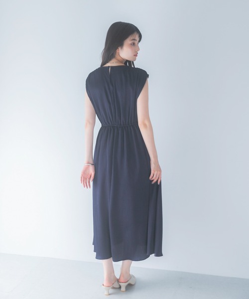 URBAN RESEARCH ROSSO WOMEN(アーバンリサーチ ロッソ)の「楊柳サテンウエストマークワンピース(ワンピース・レディース・オフホワイト/ネイビー/ブラウン・FREE)」の10枚目の写真