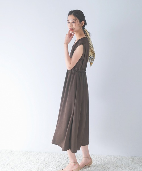 URBAN RESEARCH ROSSO WOMEN(アーバンリサーチ ロッソ)の「楊柳サテンウエストマークワンピース(ワンピース・レディース・オフホワイト/ネイビー/ブラウン・FREE)」の5枚目の写真