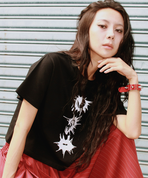 DEMARC(ドゥマーク)の「eerie graphic crop short sleeve tee black(Tシャツ/カットソー・レディース・その他・MEDIUM/LARGE)」の1枚目の写真