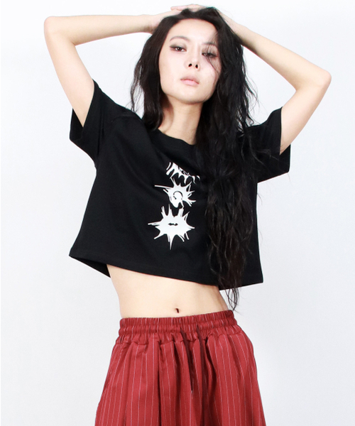 DEMARC(ドゥマーク)の「eerie graphic crop short sleeve tee black(Tシャツ/カットソー・レディース・その他・MEDIUM/LARGE)」の3枚目の写真