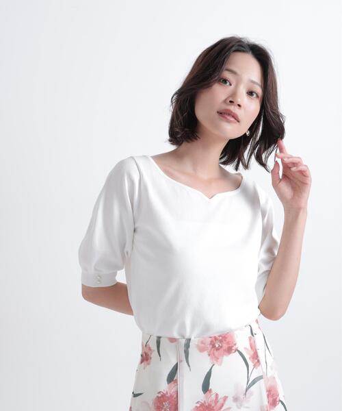 NATURAL BEAUTY BASIC(ナチュラルビューティーベーシック)の「ハートネックベーシックニット(ニット/セーター・レディース・ブラック/オフホワイト/ブルー/ダークブラウン・フリ-)」の2枚目の写真
