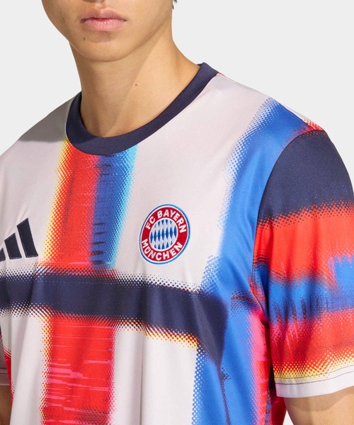 adidas(アディダス)の「FCバイエルン SS26 プレマッチジャージ / アディダス adidas(Tシャツ/カットソー・メンズ・ホワイト・XX-LARGE/X-LARGE/LARGE/MEDIUM)」の3枚目の写真