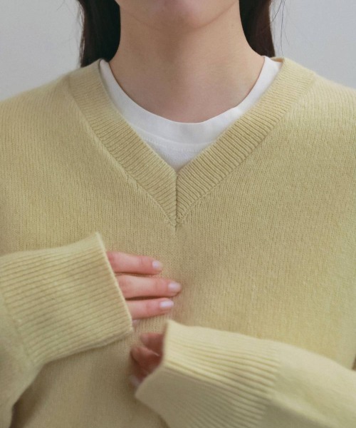 anuke(アンヌーク)の「anuke Wool Vneck Knit ウールVネックニット/62620530(ニット/セーター・レディース・イエロー/チャコールグレー・ONE SIZE)」の3枚目の写真