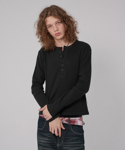 WISH FOR EVER(ウィッシュフォーエバー)の「CUT-OFF HENRY NECK THERMAL/カットオフヘンリーネックサーマル(Tシャツ/カットソー・メンズ・ホワイト/ボルドー/ブラック/ブラウン/グレー/ネイビー・LARGE/SMALL/MEDIUM)」の2枚目の写真