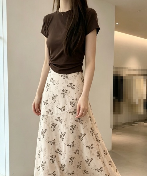 AMAJI（アマジ）の「バックオープン レースアップ トップス × 花柄 フリルスカート セットアップ（セットアップ・レディース・ベージュ・LARGE/MEDIUM）」の3枚目の写真