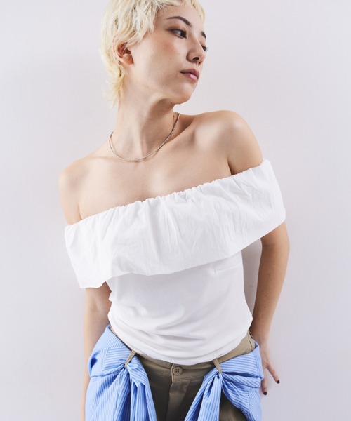 HANNE(アン)の「フリルギャザーオフショルトップス(Tシャツ/カットソー・レディース・ホワイト/ブラック・FREE)」の4枚目の写真