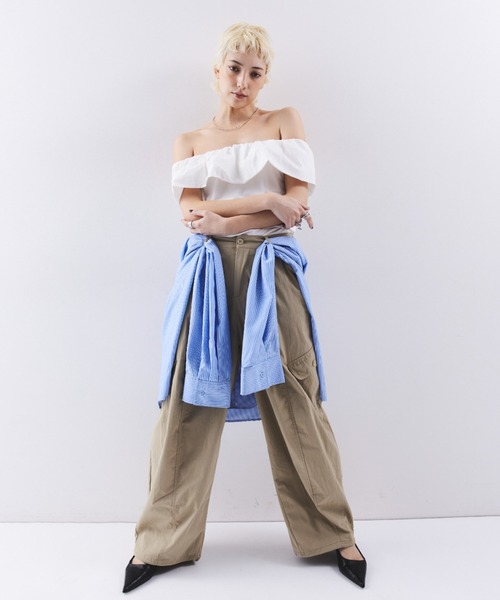 HANNE(アン)の「フリルギャザーオフショルトップス(Tシャツ/カットソー・レディース・ホワイト/ブラック・FREE)」の11枚目の写真