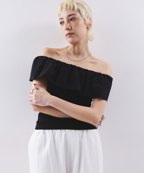 HANNE(アン)の「フリルギャザーオフショルトップス(Tシャツ/カットソー・レディース・ホワイト/ブラック・FREE)」の16枚目の写真