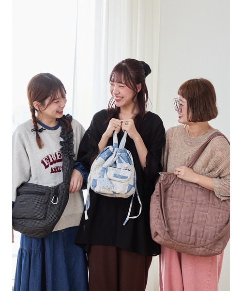 Samansa Mos2(サマンサ モスモス)の「【Cross×Staff】ポーチ付/まんまるポシェット(ハンドバッグ・レディース・オフホワイト/チャコールグレー/キャメル・F)」の4枚目の写真
