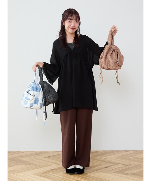 Samansa Mos2(サマンサ モスモス)の「【Cross×Staff】ポーチ付/まんまるポシェット(ハンドバッグ・レディース・オフホワイト/チャコールグレー/キャメル・F)」の5枚目の写真