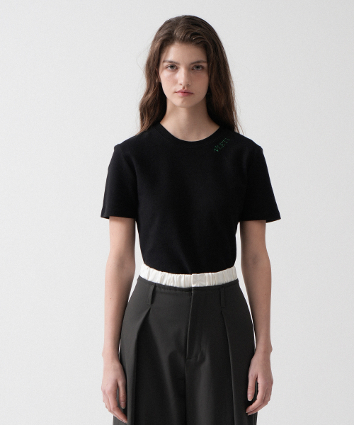 VLETI（ブレッティ）の「Logo Needlework Slim Crop T-shirt (Black)（Tシャツ/カットソー・レディース・ブラック・FREE）」の2枚目の写真