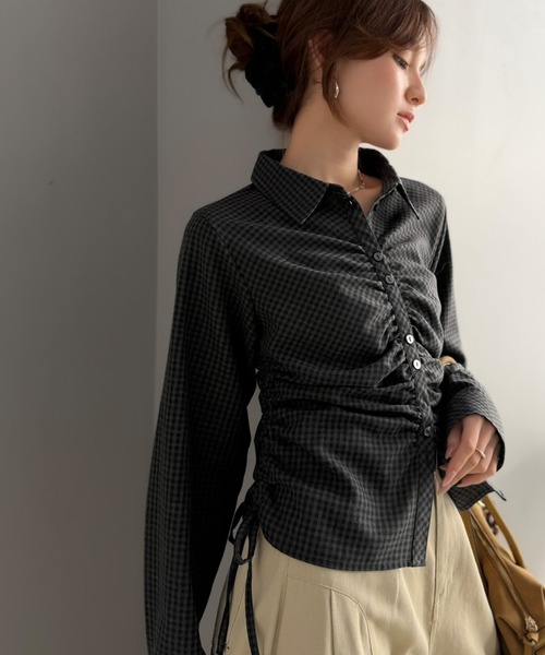 mily bilet(ミウィビレット)の「【mily bilet】多ボタンとシャーリングで魅せる。多ボタンシャーリングシャツ(シャツ/ブラウス・レディース・ブラック/ブラウン系1/ブラウン系2・X-LARGE/LARGE/MEDIUM/SMALL)」の14枚目の写真