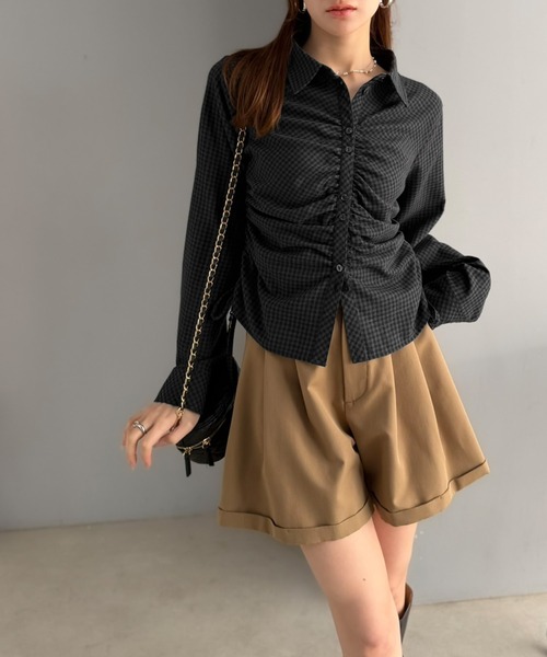 mily bilet(ミウィビレット)の「【mily bilet】多ボタンとシャーリングで魅せる。多ボタンシャーリングシャツ(シャツ/ブラウス・レディース・ブラック/ブラウン系1/ブラウン系2・X-LARGE/LARGE/MEDIUM/SMALL)」の9枚目の写真