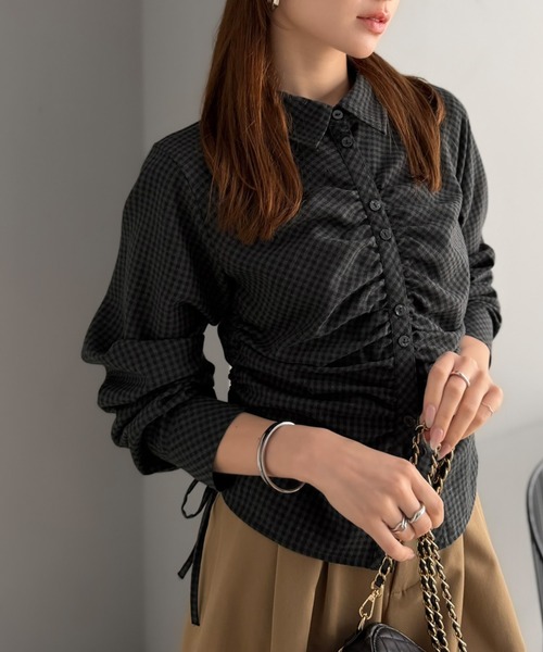 mily bilet(ミウィビレット)の「【mily bilet】多ボタンとシャーリングで魅せる。多ボタンシャーリングシャツ(シャツ/ブラウス・レディース・ブラック/ブラウン系1/ブラウン系2・X-LARGE/LARGE/MEDIUM/SMALL)」の8枚目の写真
