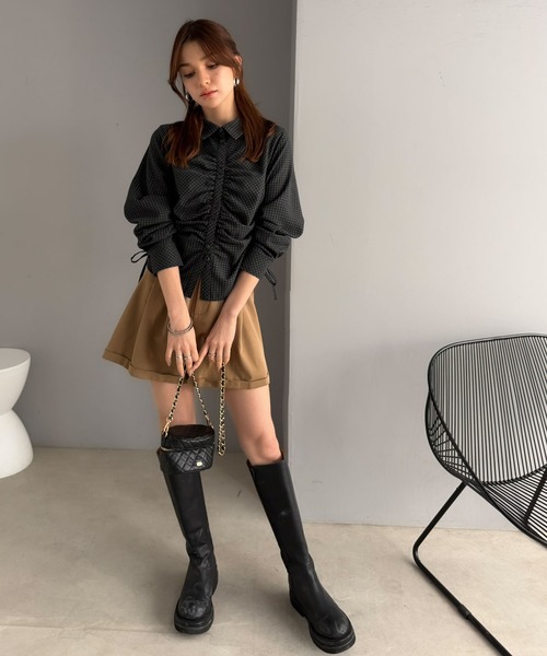 mily bilet(ミウィビレット)の「【mily bilet】多ボタンとシャーリングで魅せる。多ボタンシャーリングシャツ(シャツ/ブラウス・レディース・ブラック/ブラウン系1/ブラウン系2・X-LARGE/LARGE/MEDIUM/SMALL)」の10枚目の写真