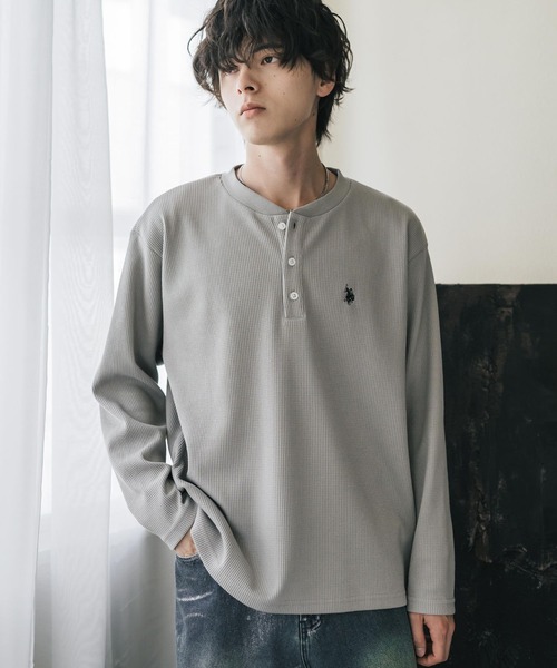 U.S. POLO ASSN.(ユーエスポロアッスン)の「U.S. POLO ASSN. ユーエスポロアッスン サーマルワンポイントロゴ刺繍ヘンリーネック長袖Tシャツ/ワッフルカットソー(Tシャツ/カットソー・メンズ・ホワイト/ブラック/チャコール/グレー/ネイビー/ベージュ・M/XL/L)」の3枚目の写真