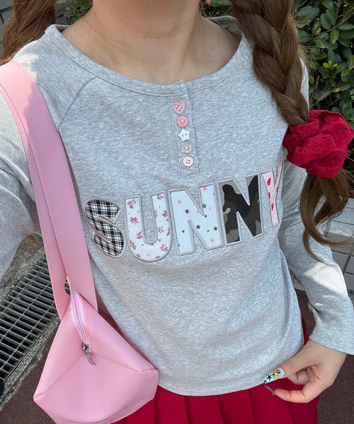 WC(ダブル シー)の「《大人気で長袖Ver.登場☆》アソートボタンパッチワークロゴロンT(Tシャツ/カットソー・レディース・サックスブルー/ホワイト/グレー・FREE)」の1枚目の写真