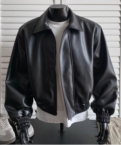 NEW GENTLEMAN(ニュージェントルマン)の「ジャッカル レザータッチ ショートブルゾン(ブルゾン・メンズ・ブラック・M/XL/L)」の1枚目の写真