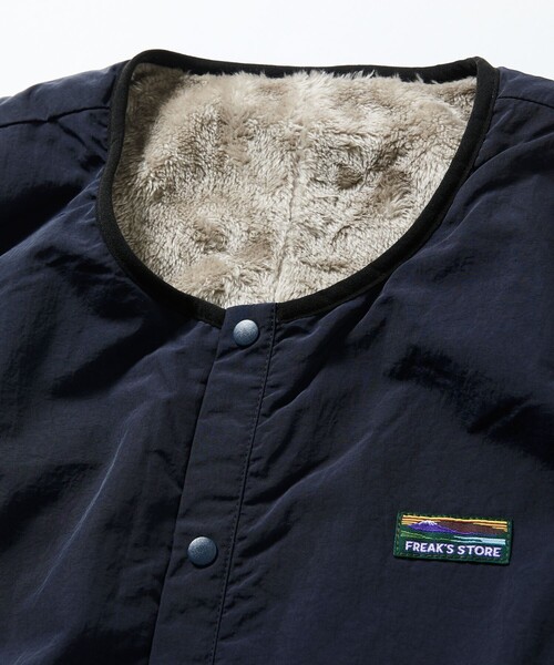 FREAK'S STORE(フリークスストア)の「限定展開 リラックスフィット ナイロン フリース リバーシブル ジップアップベスト(ダウンベスト・メンズ・オリーブ/ネイビー/レオパード/ブラック/スミクロ・MEDIUM/SMALL/LARGE)」の8枚目の写真